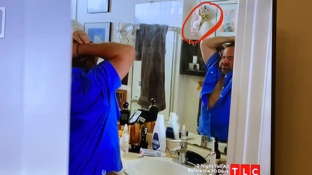 CubbyCubCub's tweet image. Am I the only one that noticed all the “women”  and brag hanging in Big Ed’s bathroom? 🤔🤢 #90DaysFianceBeforeThe90Days