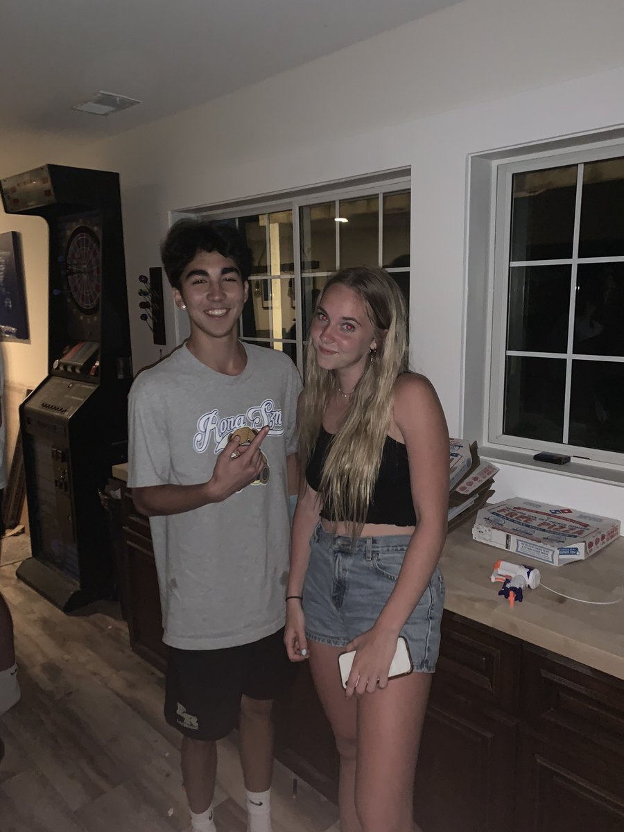 RrerTeam's tweet photo. @ERAssassins @takeyodad Rigby with the kill on sadie 👨🏻‍🦼 https://t.co/mf2fUb7cZN