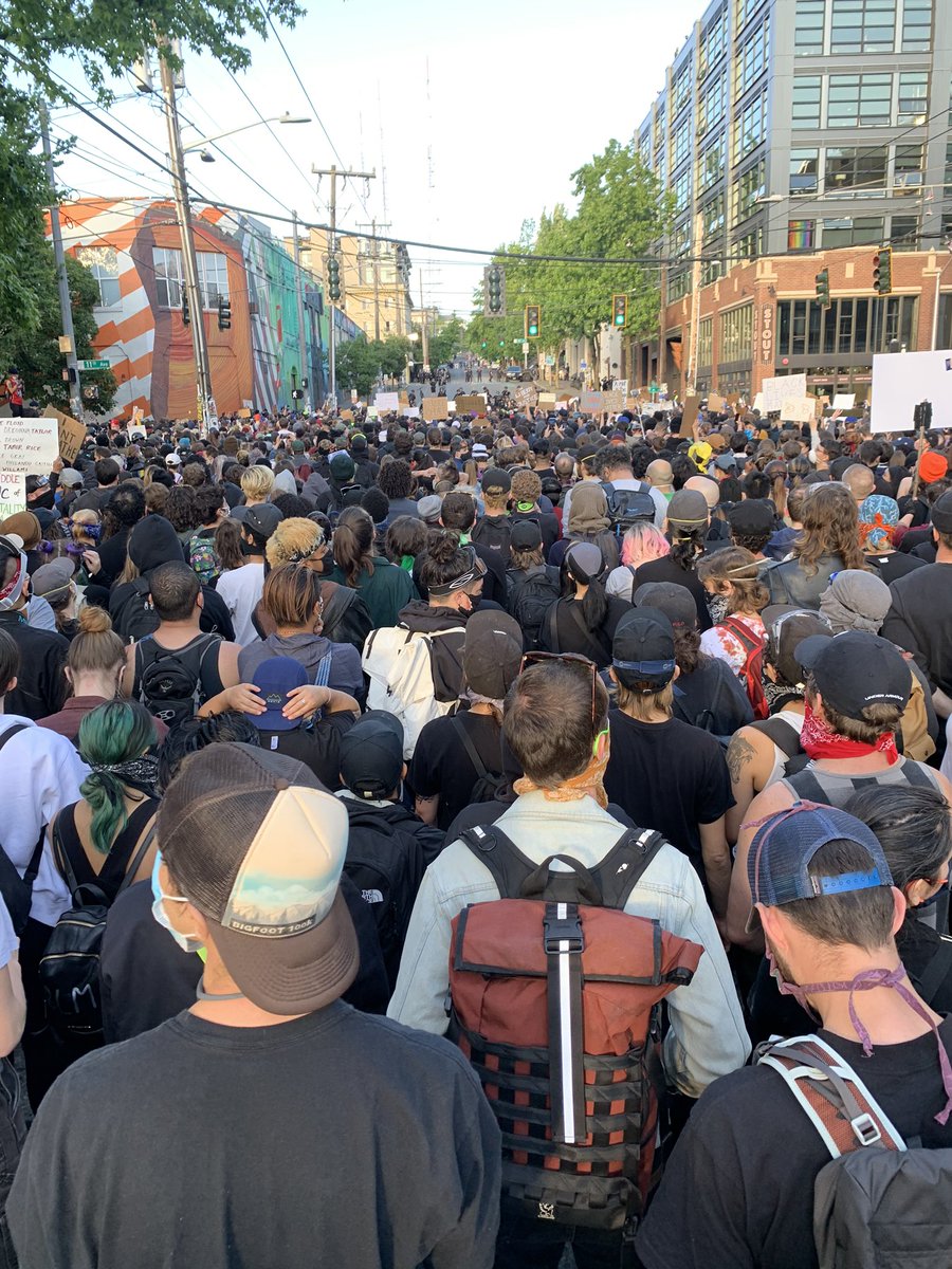 kf2f2f's tweet photo. @MayorJenny time to deescalate and let the people walk https://t.co/a7eBSzQ7l3