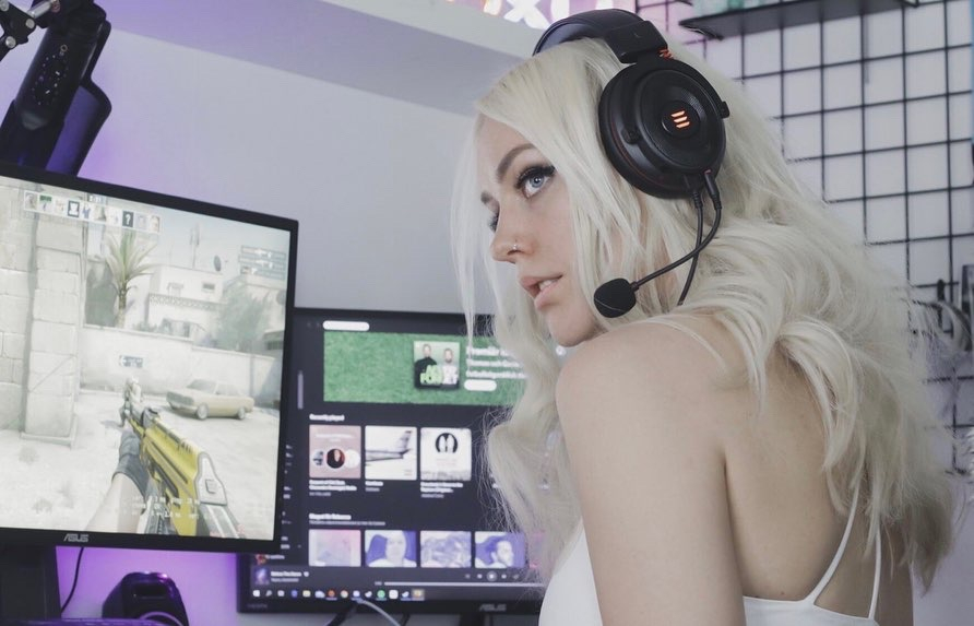 EKSAtech's tweet photo. She’s a real stunner.😍🔥🔥
Thanks @Rebylicious for the great picture with #eksa #e900pro
https://t.co/4ZTwxY6bf5
#e900pro # #gamerguy #game #gamers #pcgamer #onlinegaming #EKSAtech https://t.co/cqrvTsuRPn