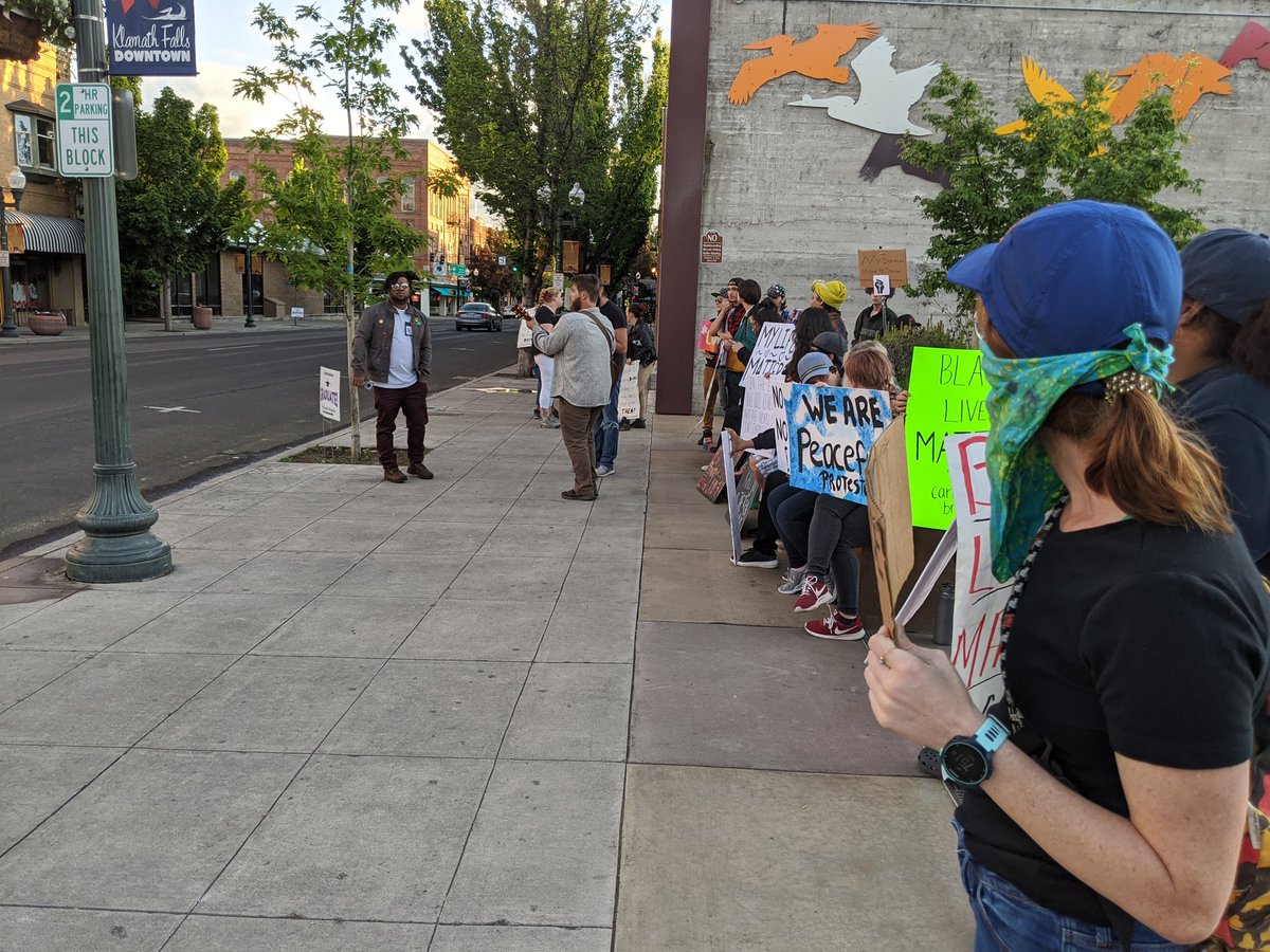 kickassbrie's tweet photo. Peaceful protest. Lots of supportive honking, lots of shouty angry white people. Still no guns across the street. #klamathfalls #oregonprotest #peacefulprotest https://t.co/43fbnGKYMY