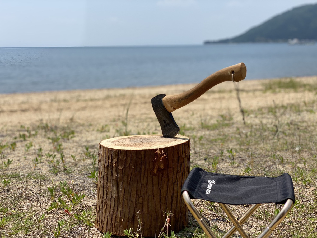 camp1515's tweet photo. 新しく購入したキャンプギアです。
ローテーブルに万力でトレーを付けるやつ。
そして革のグローブを購入しました。
薪割りの時に手を汚したくないですからね☆
#キャンプギア https://t.co/q8Lby2R87p
