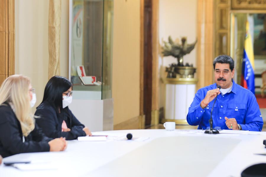 Luego del ataque artero y criminal por parte del gobierno de Trump y sus cómplices internos, hoy iniciamos con éxito el abastecimiento de gasolina en todas las estaciones de servicio del país. Corregiremos detalles y avanzaremos hacia una nueva normalidad en beneficio del pueblo.