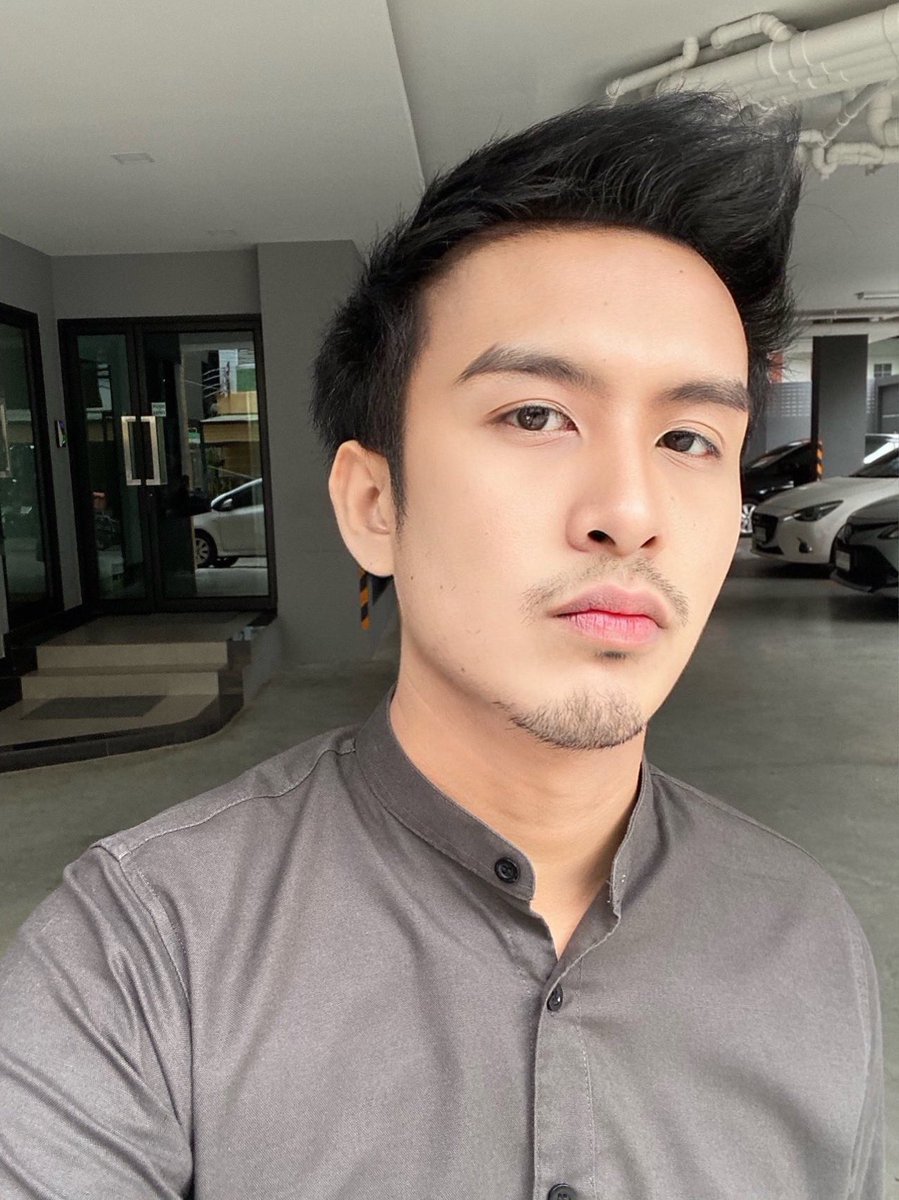 Rocky_Biird's tweet photo. หน้าตาคนจะไปทำงาน https://t.co/n8FYS1v3P3