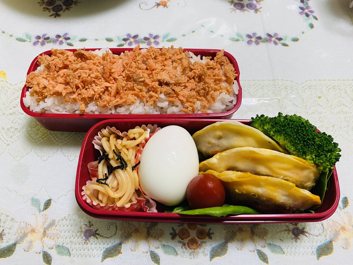 antyan1213's tweet photo. お弁当生活32日目、33日目、34日目
インスタと連携させてみだけどなぜか上手くいかない？

https://t.co/CzqxDw8Bi1 https://t.co/1BAeCg13Ke