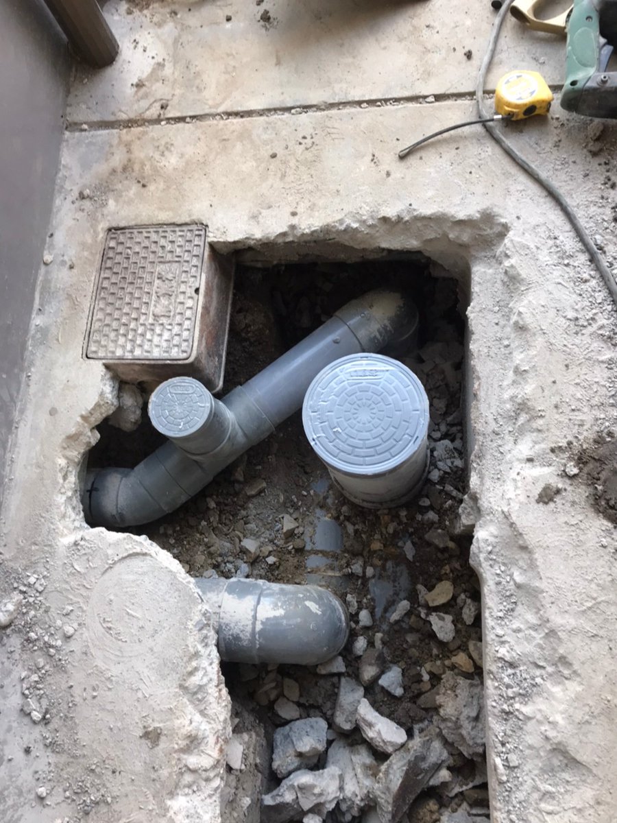 排水管掃除人ヤッシー 排水枡交換 ご依頼がとても多い排水枡の交換工事 古い排水設備 コンクリート製枡 その鉄製やコンクリートの重い蓋は なかなか開けられることがないものですが 排水管洗浄 詰まり除去等のタイミングで設備に劣化や破損が