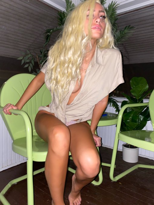Watch Naomi Woods's leaked NSFW photo on TwXstars