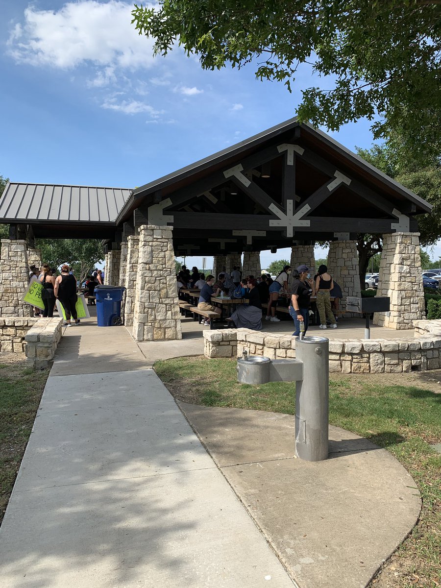 DefendInDallas's tweet image. Started out just a 150 people or so. Ended up one hell of a stroll right next to our home. #friscotexas #Peacefulprotest