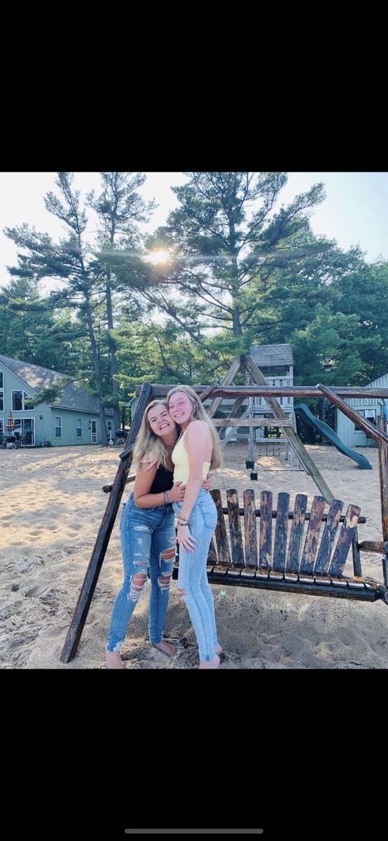 rileync2020's tweet photo. Happy birthday BFF, I love you endlessly ❤️🥺🥳 @emmaowens89 https://t.co/qTMSEmmjbZ