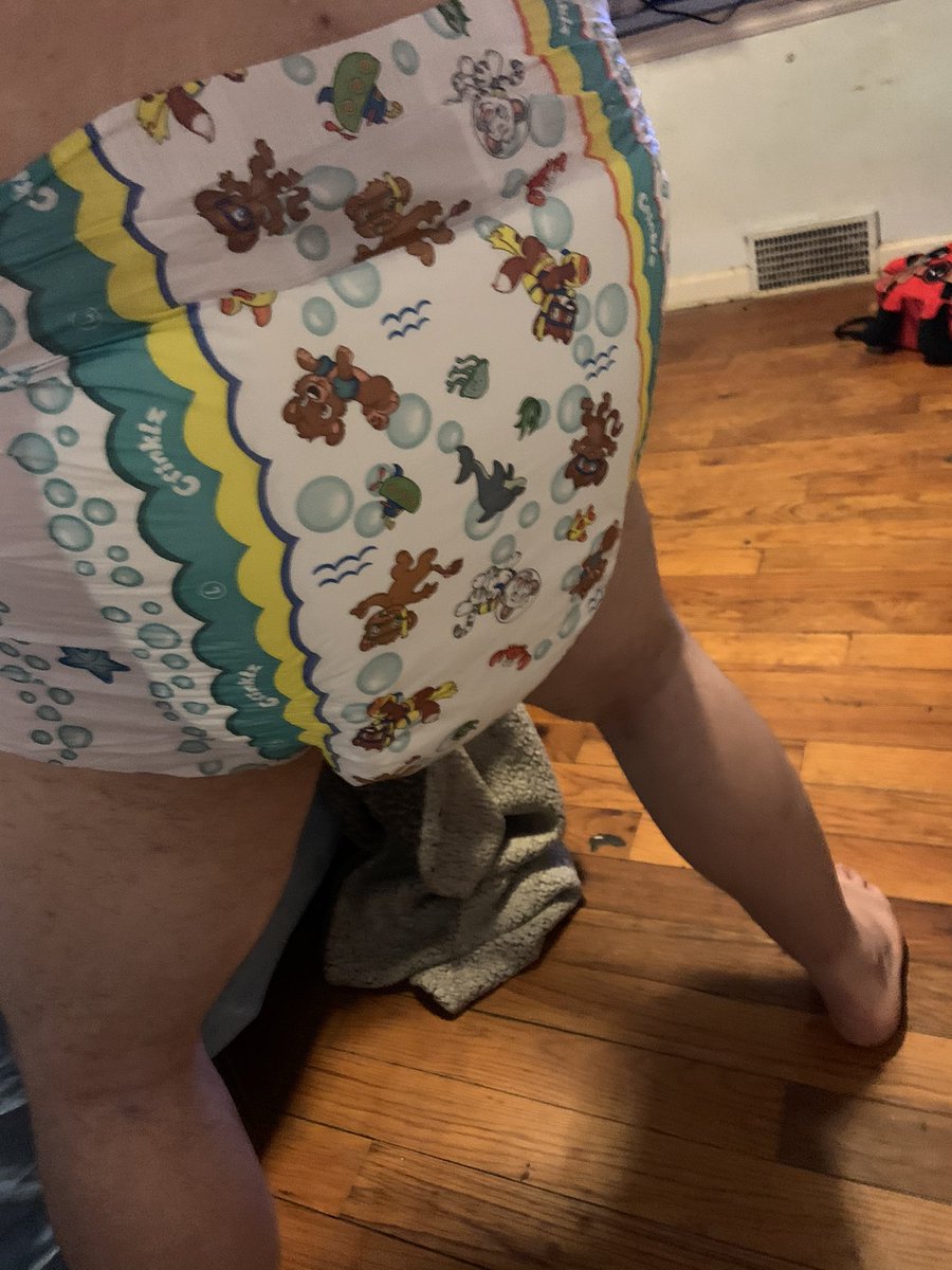 KabiaSeto's tweet photo. #diapertuesday #crinklebutt #abdlboy @zing_zing92 needed to pad up in a crinklez :D https://t.co/dyhY93nRja
