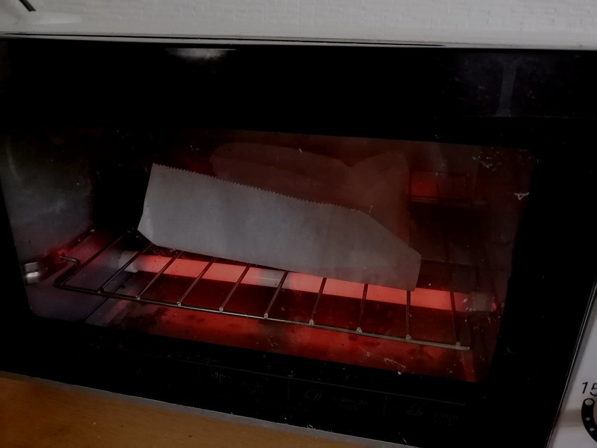けーこ على تويتر オーブントースターでとあるものを焼いています 何ができるかな あとでサブ垢に完成品を載せます イラスト垢 工作