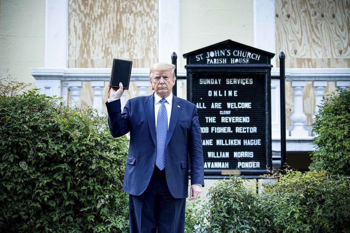 AuthorJoeNBrown's tweet photo. #AreTheyGoneYet?
#BunkerBoy thought we were laughing π at him, so #BunkerBoyTrump terrorized the peaceful #FloydProtesters with tear gas, pepper spray & rubber bullets~ then forcefully threatened them to leave so he could walkπΆββοΈto the βͺ to have a photo op w/ an #UpsideDownBible https://t.co/0pNWvvcBXk