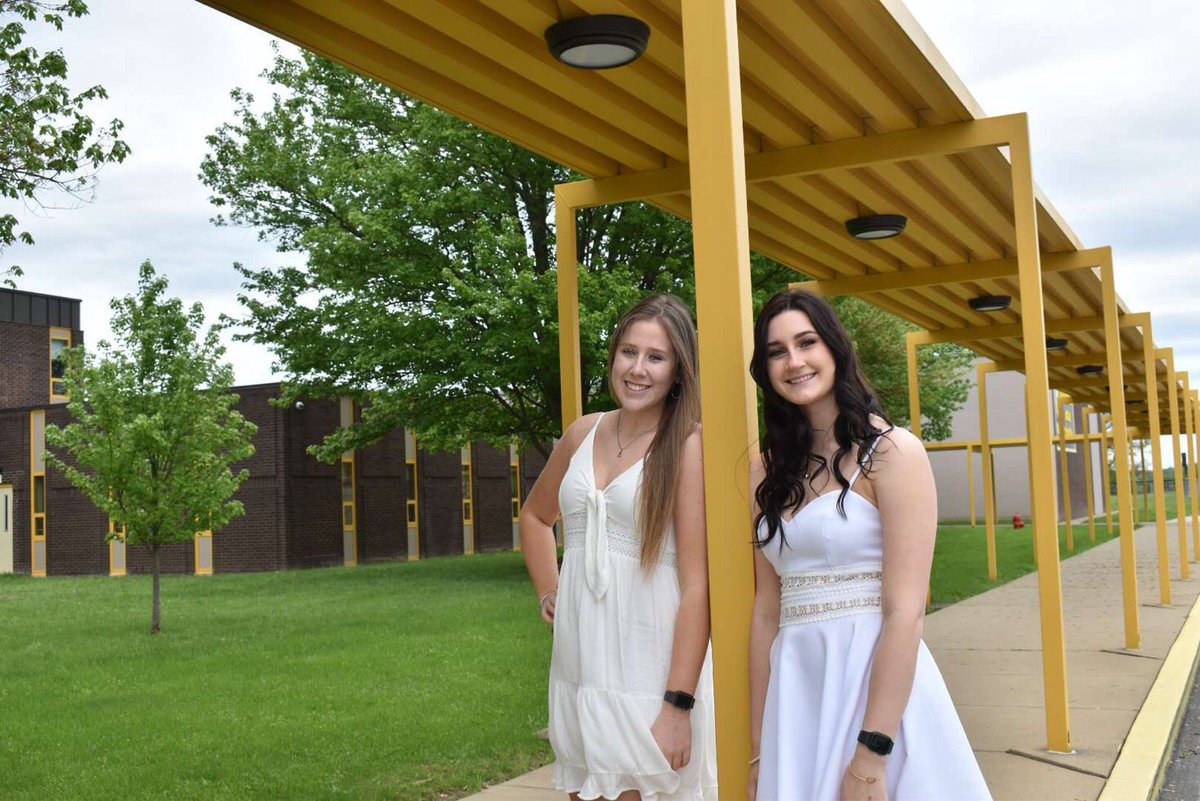 Marshalek's tweet photo. Graduation day π©πΌβπ My heart is full again β€οΈπ©πΌβπππ€
βDonβt cry because itβs over. Smile because it happened.β ~Dr Seuss
@paigemarshalek @_lindsay_davis_ @BentworthSD #katemarodi #marodimedia #bentworth #ClassOf2020 #bestfriends https://t.co/BbpDNoFSiE