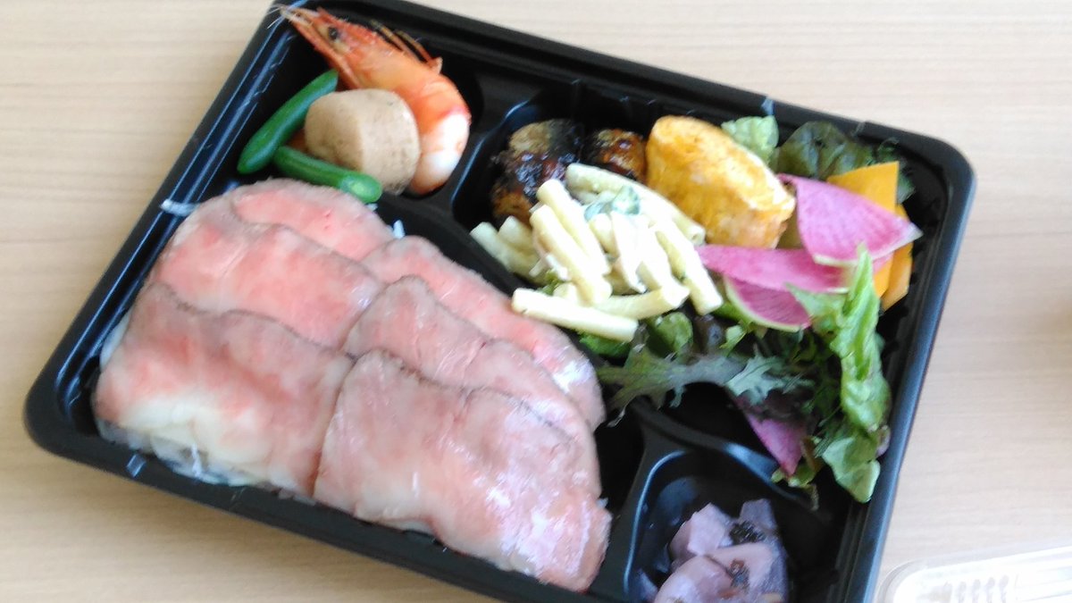 くらぎぃ ジトメスキー ちなみにお店はここ T Co Jhf9boghsg 店内で食べると海際の18階なので眺めもいいです w ただし ランチタイムはメニュー少なめかも さっきのローストビーフ弁当 はテイクアウト限定らしいので注意