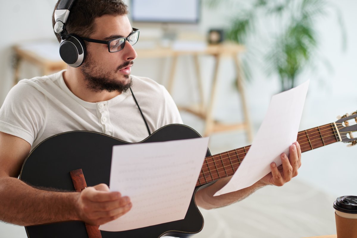 peoplecentrum's tweet photo. Writing songs is a hobby that many people have and some even take it to a professional level. =>https://t.co/EOWLed9aD0

#Songwriting #Song #Songwriters #PeopleCentrum https://t.co/Mcf69vPdkv