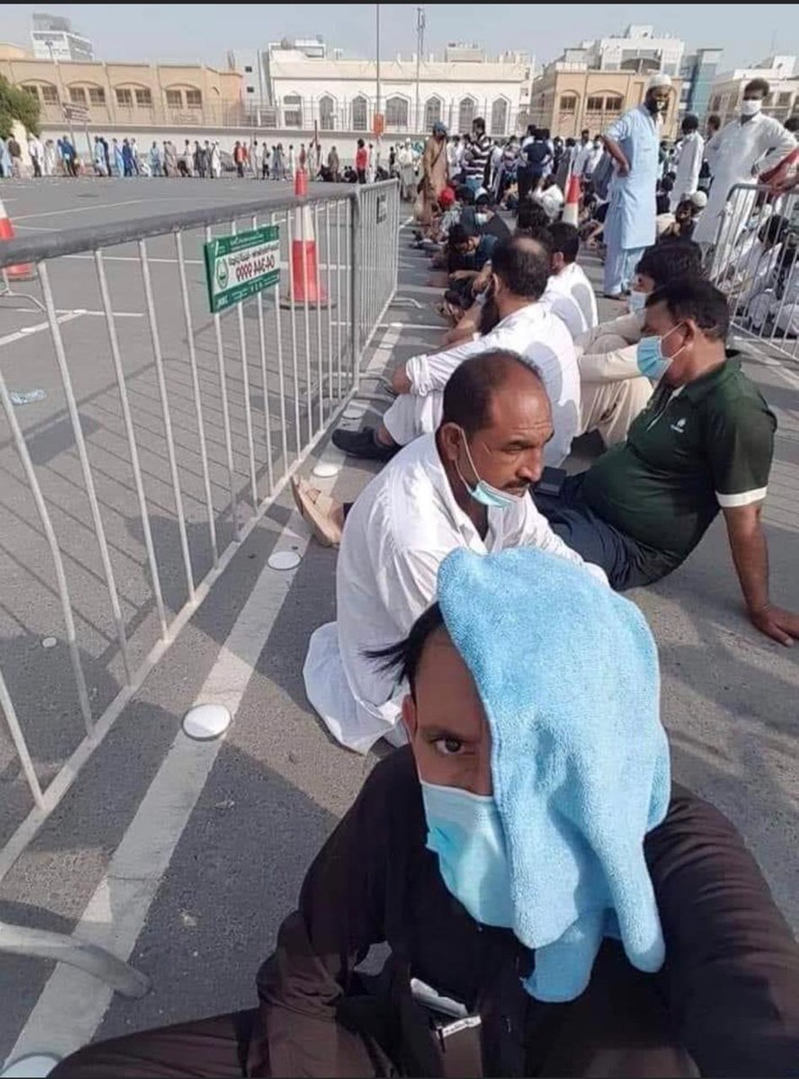 sindhi_hammad's tweet photo. مشتاق سرڪي سنڌ جي مسئلن تي سنڌ سيڪريٽريٽ سامهون شاندار ڌرڻو هڻي ماڻهن کي عملي طور متحرڪ ڪيو آهي..
#SindhRejectsBogusDomiciles #SindhRejectsBogusDomiciles https://t.co/prfVyqgreO