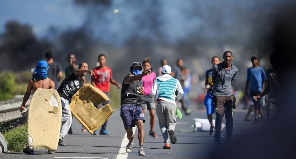 YoungstaCpt's tweet photo. I posted these pics taken in Mitchell’s Plain a few weeks ago &amp; people were disgusted so now that it’s happening in America maybe they’ll understand but always remember the BIG difference in our police &amp; in order to solve these problems our fight starts with a corrupt government https://t.co/WcWjfuG9nk