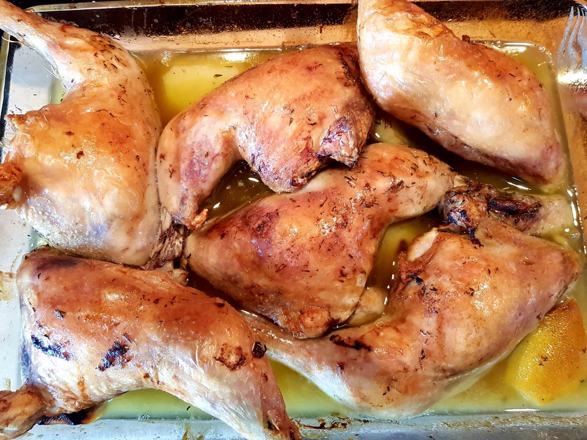 JRuzChef's tweet photo. #Pollo asado al #limón 🍗🍋 con #tomillo, #romero, #orégano, #cominos , #sal, #pimienta, #limón y #vino blanco.
👨‍🍳😋🙌🏽#productosdecalidad #cocinacasera #encasacomemosricoysano #yomequedoencasaysigococinando #ideasricasysaludablesparatodalafamilia #byJavierSánchez https://t.co/t3paZjgTwd