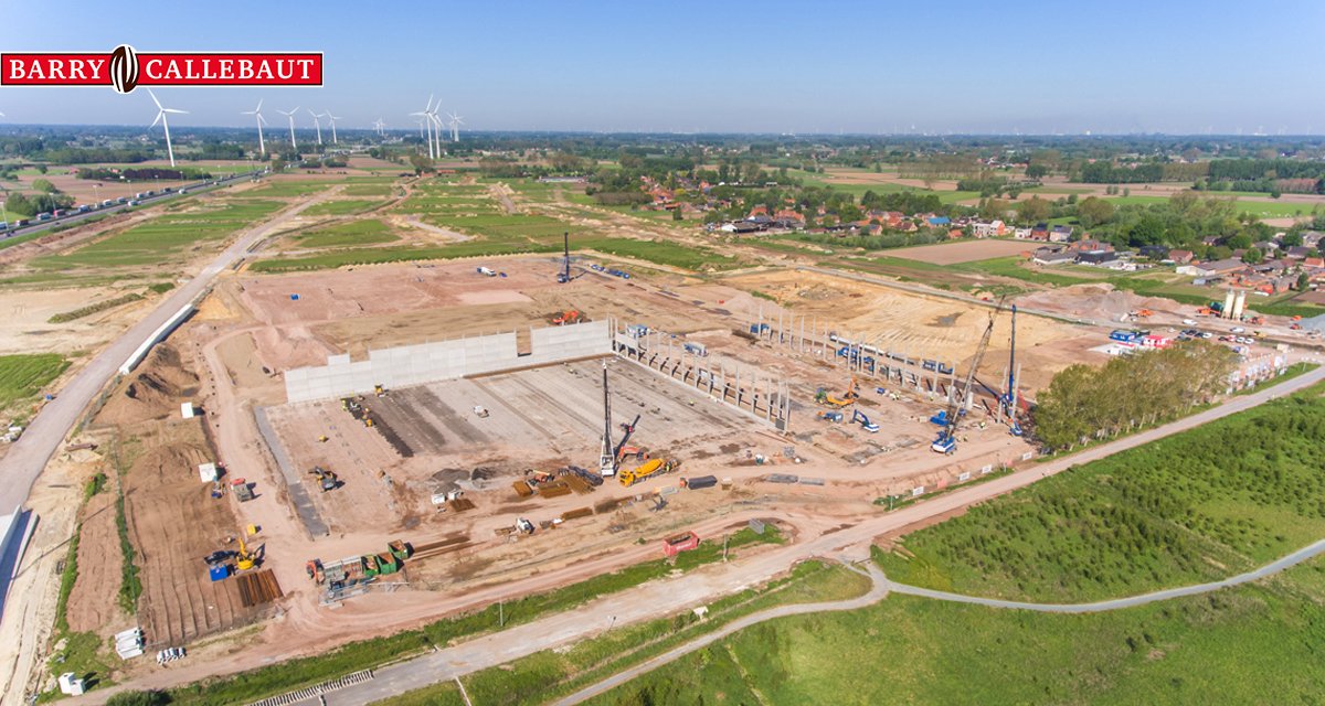 The construction works to build our new Global Distribution Center in Lokeren/#Belgium are well underway. As of Q3/2021, the 60,000 m2 center will serve as our logistics hub for the global distribution of #chocolate. fcld.ly/h6lcl9u
<a href="/stadlokeren/">Stad Lokeren</a> @WDP_EU
#BarryCallebaut