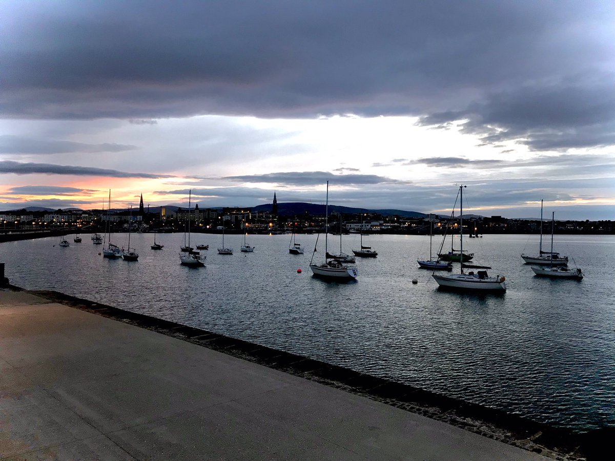 @hefferk @photooftheday @dublin @PhotosOfDublin @VisitDublin @OldeEire @ireland @OldDublinTown @DLRTourism @DiscoverIreland @TourismIreland @dlrheritevents @DLMarina_Dublin @LoveSouthDublin Sun going down #DunLaoghaireHarbour #DunLaoghairePier