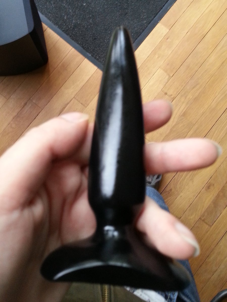 Waffeul_'s tweet image. everyone please be careful the cops are using some weird new kind of rubber bullets around here and i&apos;m scared of the damage it could do