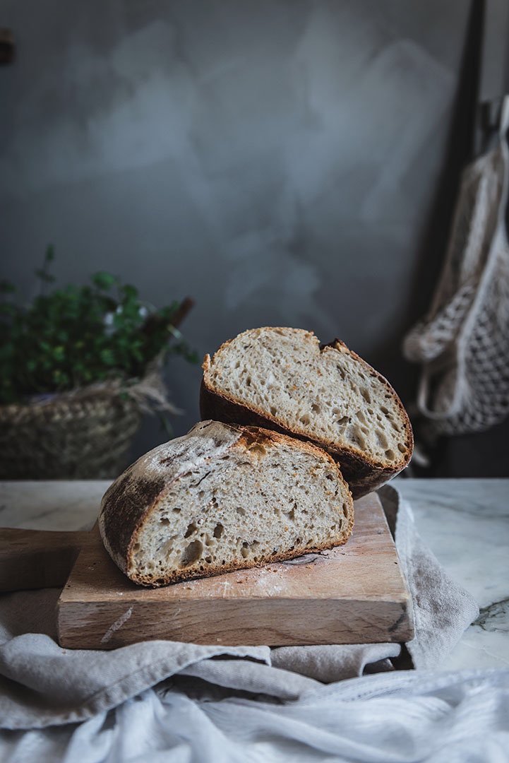 luisamoron_foto's tweet image. Buenos días, os dejo con mi primer pan de masa madre, #blogger #breadlove #pancasero #panarras #Foodie #fotografia cocinandoconmicarmela.com/mi-primer-pan-…
