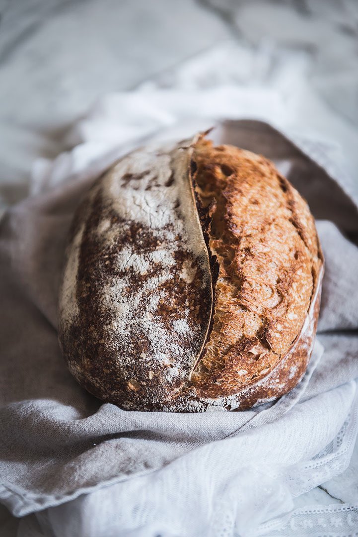 luisamoron_foto's tweet image. Buenos días, os dejo con mi primer pan de masa madre, #blogger #breadlove #pancasero #panarras #Foodie #fotografia cocinandoconmicarmela.com/mi-primer-pan-…