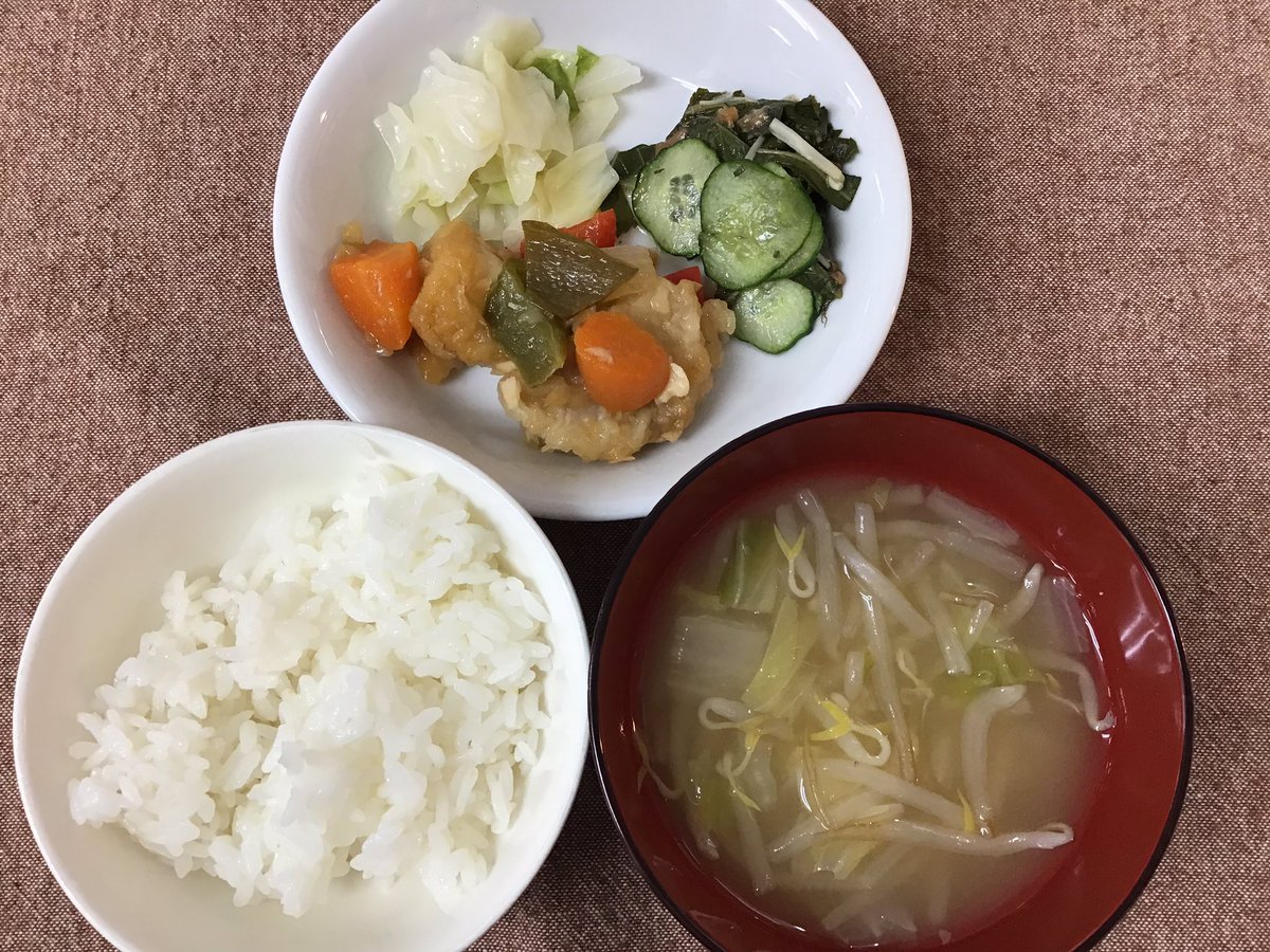 O Xrhsths さくら保育園 Sto Twitter 今日の給食です ごはん 白菜の味噌汁 カジキの酢豚風 キャベツ炒め モロヘイヤの梅和え 軽食は牛乳 あじさいゼリー スティックパンです