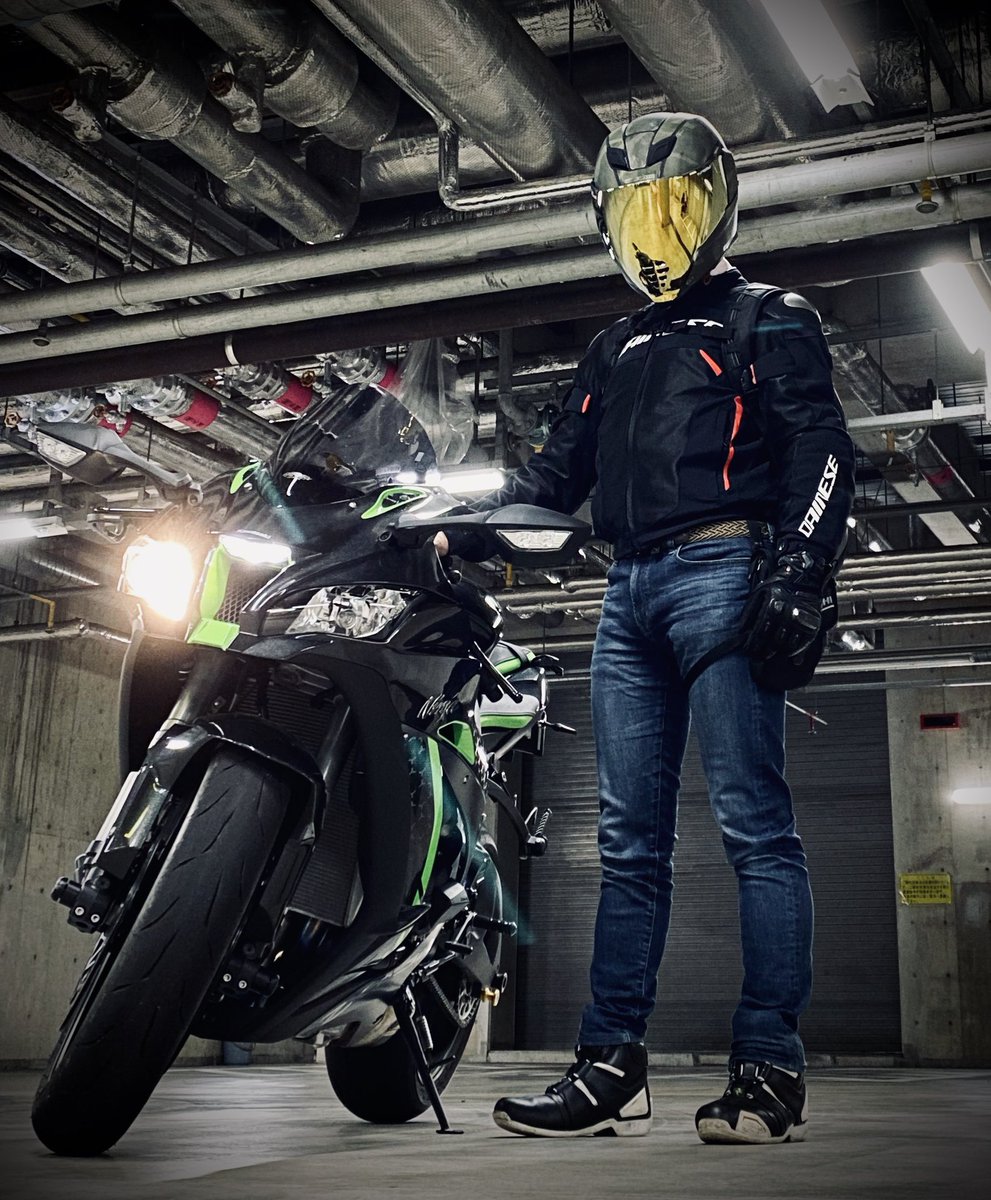 呉圭崇 基本移動は車かバイクでして 先日ダイネーゼ バイクのウェアメーカー で新しい夏ジャケットを衝動買いしてしまいました 何かこの写真 頭と手がやたらデカく見える 胸と腹が出てるのはチェストプロテクターが入っているからで 消して太っている 呉圭崇 基本移動は車かバイクでして 先日ダイネーゼ バイクのウェアメーカー で新しい夏ジャケットを衝動買いしてしまいました 何かこの写真 頭と手がやたらデカく見える 胸と腹が出てるのはチェストプロテクターが入っているからで 消して太っている