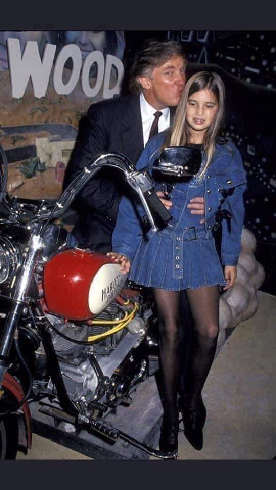 FreditoInforma's tweet photo. Acaban de revelar que DONALD TRUMP ES PEDÓFILO ESTA EN LA RED DE TRATA DE MUJERES Y TRÁFICO INFANTIL MÁS PODEROSA Y GRANDE DEL MUNDO. 🚨🚨🚨 
#Anomymous #pedofilos #Area51 #DonaldTrump #DeepWeb https://t.co/w6KngSdzUe