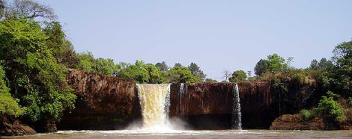 gampsonfranck's tweet photo. Chutes de la Vina
#Cameroun➡😱🌇💚❤💛
Welcome to #Cameroon
#237DaysTrip
#J133
#suivezleguide @ckomentmagazine @AdaMbita @ChouchouMpacko
#totalchan2020 #NationBranding https://t.co/h1Kk1j12eN