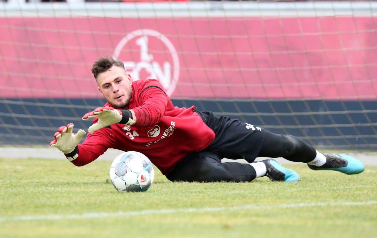 1_fc_nuernberg's tweet photo. Er ist der jüngste Spieler im Profi-Kader und feiert heute seinen 1⃣9⃣. Geburtstag.

Wir wünschen nur das Beste, Benedikt #Willert! ✊

#fcn https://t.co/NQOzJaDZBe