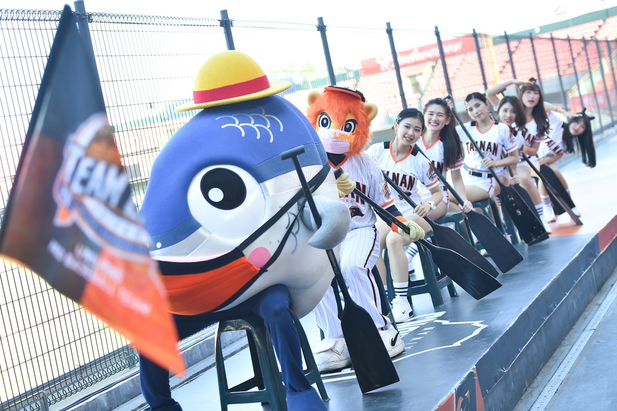 🚣‍♀️ | #Taiwan traditional holiday #Dragonboatfestival is coming up! #Lion got a new mission is to join the #Dragonboat race!! #Sababoy 🐠 and #Unigirls help him to get ready for the competition! Go~Go~Lion! 🦁 🦁 🦁