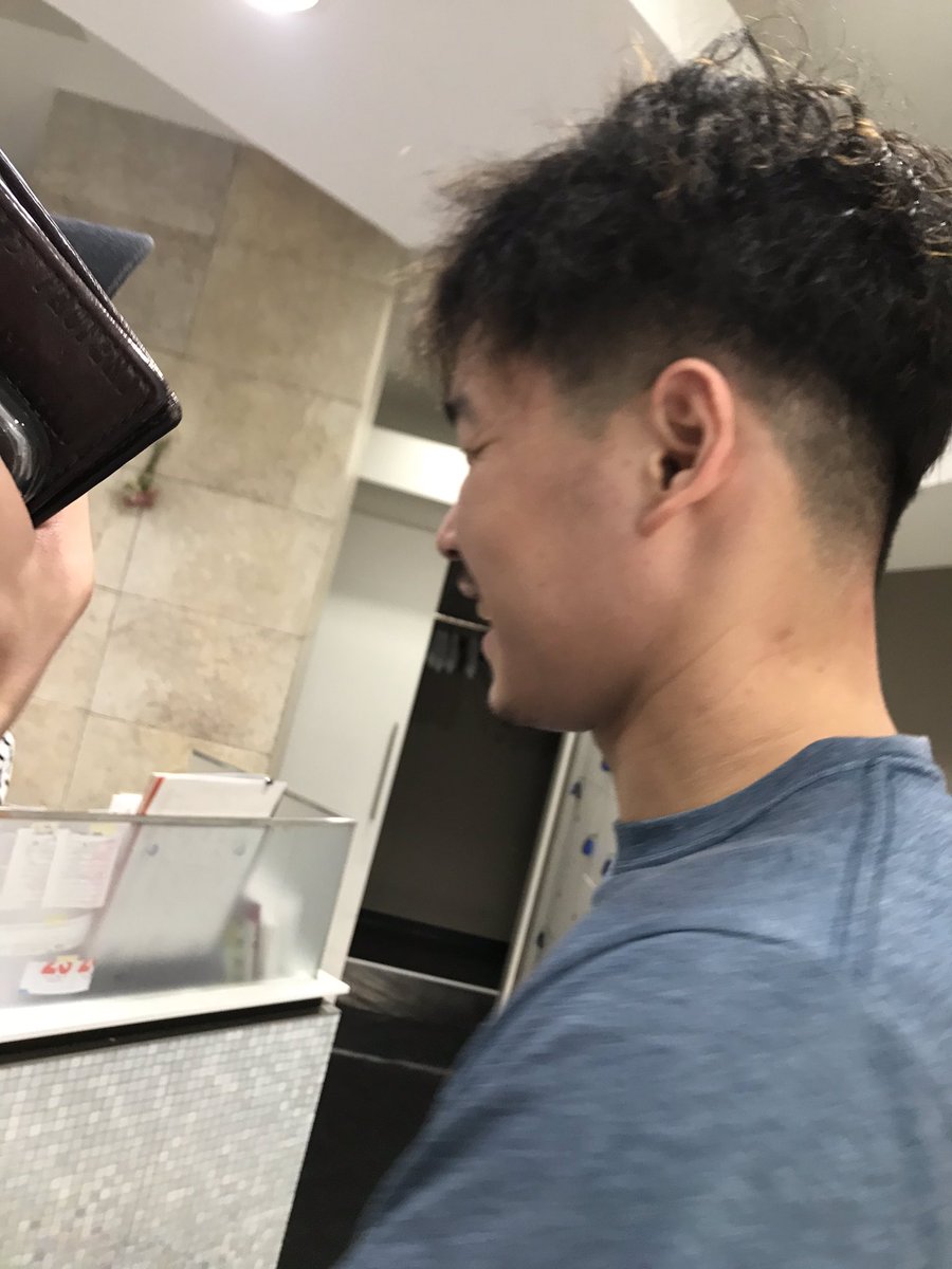 hanayabooster's tweet photo. 鈴木友貴選手ご来店〜🏀
今日はカットですっきりと✂︎
今回も必死に写真撮りました🤳
いつもすみません💦
#鈴木友貴
#花耶はカットで岩手ビッグブルズを応援しています
#ジーコ選手にバッタリ遭遇
#Tシャツ可愛い
#切ない表情 https://t.co/wgEFfVr38n