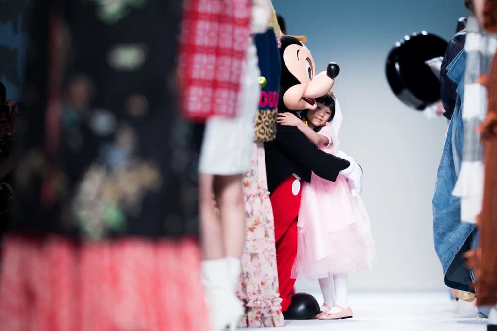 Shanghai_FW's tweet photo. Adults like children #shfw #show #fashion #chinafashion #chinesefashion #chinadesiger #chinesedesigner https://t.co/iBnD5RnIo7