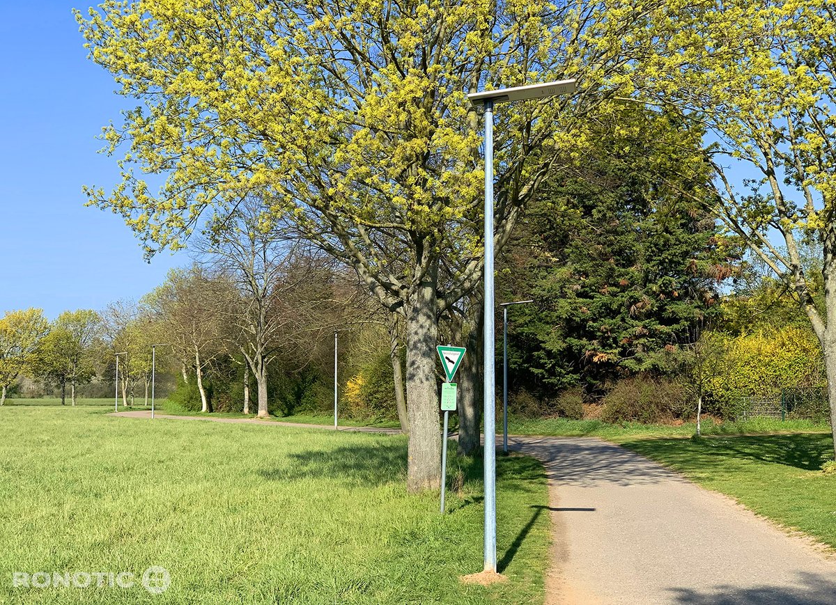 ronotic's tweet photo. Mai 2020: Fuß- &amp; #Radweg in #Nußloch
22 x #ROL3075 #Solarleuchten auf 5m Höhe und 25m Abstand am Feldweg zum Max-Berg-Stadion.
Übrigens: Die Installation der 22 #Solarleuchten dauerte nur einen Arbeitstag (Ein-Mann-Montage 🦸)
mehr: https://t.co/c9GLB43l6Y
https://t.co/L1LM0wEuQe https://t.co/YIIiphmCfQ