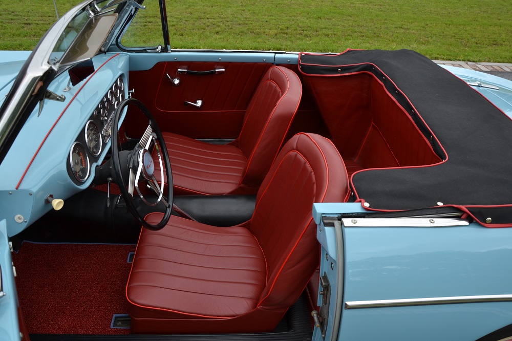aut0mob's tweet photo. #2czerwca w 1954r. #Volvo zaprezentowało otwarty 2-miejscowy samochód sportowy z nadwoziem z włókna szklanego: P1900 Sport. Mimo pięknej linii, samochód nie spełniał standardów jakościowych marki, i w ciągu 2ch lat (1956-57) wyprodukowano zaledwie 67 (lub 68) egzemplarzy. https://t.co/9wmLe8ISBI