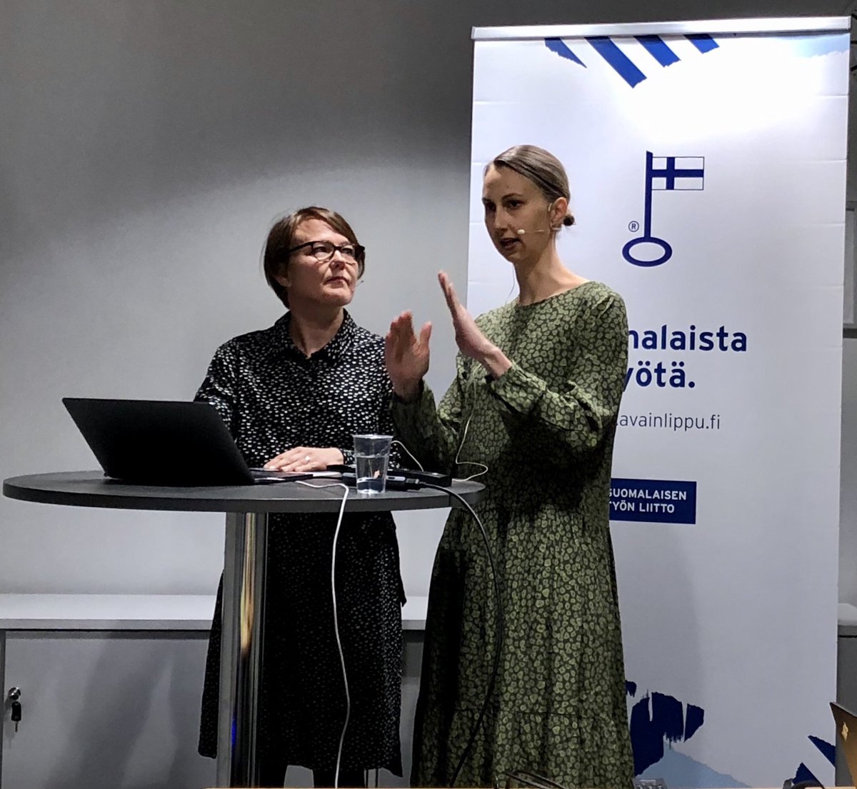 Jos tekee hyvää ja oikein, siitä kannattaa kertoa! Vastuullisuusviestintäkoulutuksemme jäsenyrityksillemme jatkuvat, nyt ⁦@Mustiina⁩ ja ⁦<a href="/HeidiKorva/">Heidi Korva</a>⁩ livelähetyksessä🌞 #suomalainentyö #vastuullisuusteko