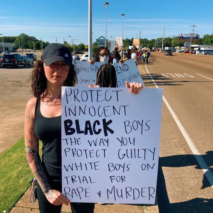 theIiabiIity's tweet photo. "Proteggete ogni ogni uomo nero innocente nello stesso modo in cui proteggete uomini bianchi colpevoli accusati di stupro e omicidio. " https://t.co/ZmYFIOZstC