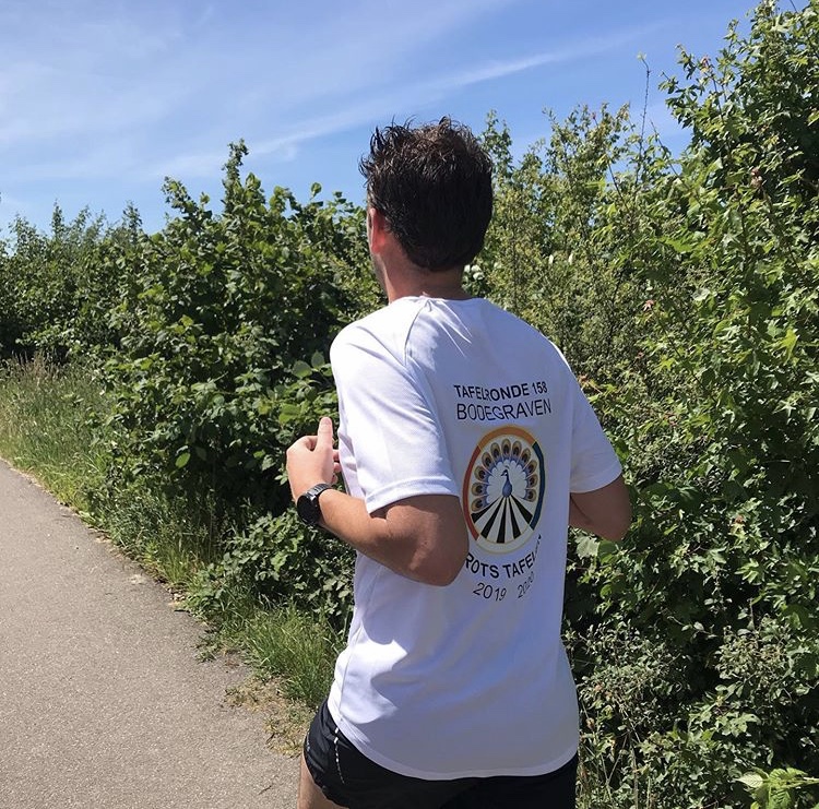 Tafelronde158's tweet photo. Proud Tabler? SHOW IT! Check our new RoundTable 158 Sportshirt! #TrotsTafelen @RoundTable_NL #RoundTable #10vanBoreft #Tafelronde158 #RoundTable158 #Bodegraven #ProudTabler #RT158 #NTR #10vb https://t.co/3XXBDX4RKi