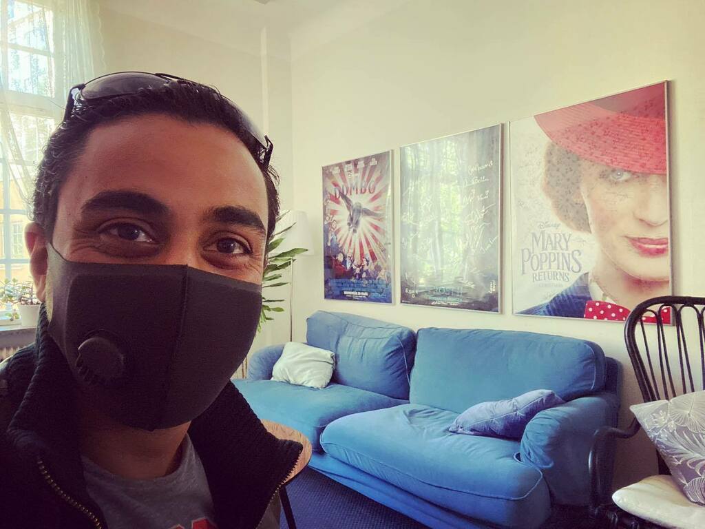 1man20voices's tweet photo. 😷🧔🏾🎙
Dubbar i dessa anrika lokaler idag 🥰
▫️
#röstskådespelare #dubbning #SDIMedia https://t.co/4fPdQhnelK https://t.co/UYsrC7V3rE