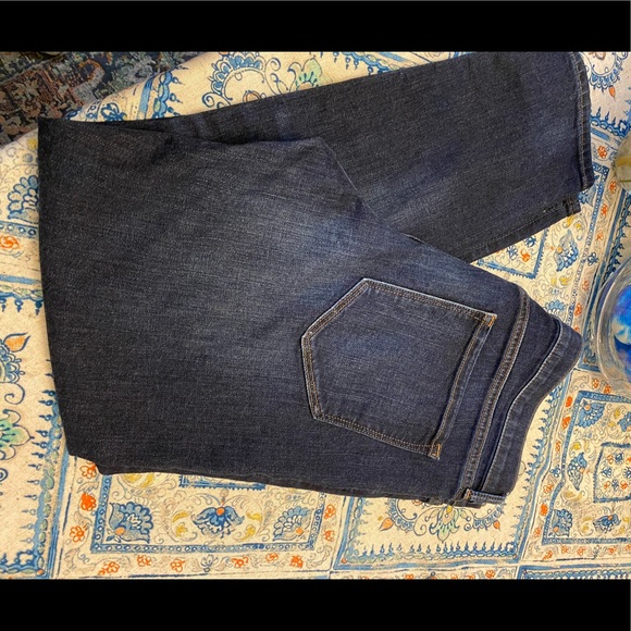 niahansberger's tweet photo. So good I had to share! Check out all the items I'm loving on @Poshmarkapp #poshmark #fashion #style #shopmycloset #brooksbrothers #roffeaccessories #bananarepublic: https://t.co/WVitnYN84F https://t.co/mG3j1s6zNf