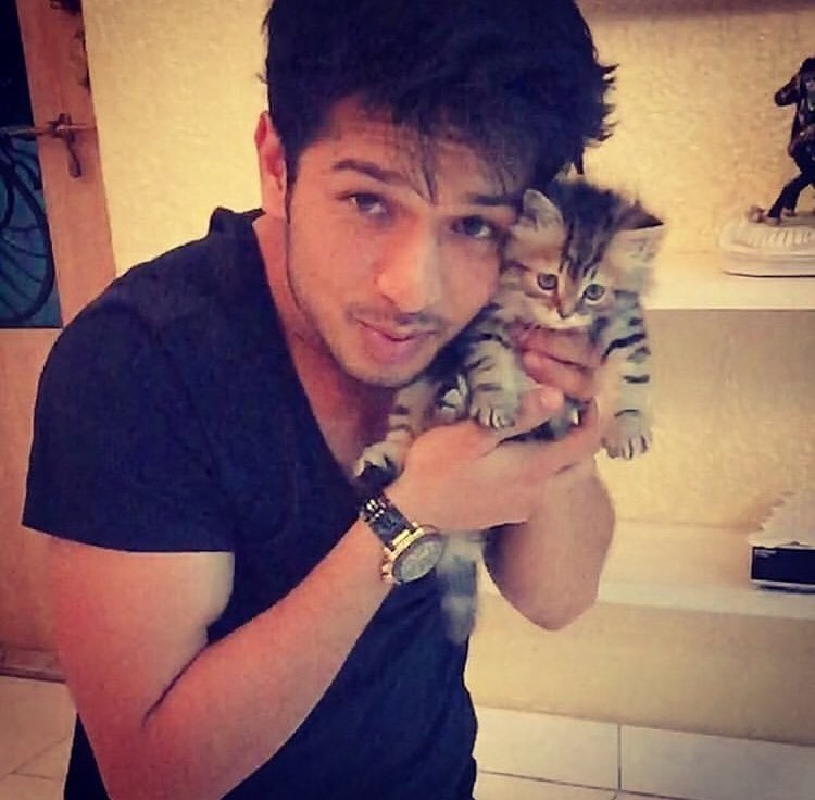 #Repost <a href="/therealfahadali/">Fahad Ali</a> 
Cuties 😘😘❤❤
Insta Post
😍😍