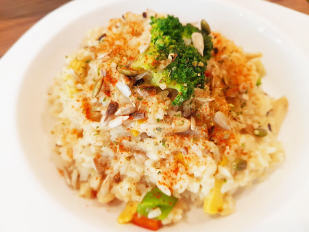 郭峰男on Twitter 第一間蔬食餐廳 個人推薦有吃素的朋友可以來盧仕咖啡喔 近年來因為環保意識抬頭 大家開始提倡吃蔬食 減碳救地球 大家偶爾也可以嘗試看看吃蔬食 換個口味也很不錯喔 盧仕蔬食咖啡菜單 台中蔬食 台中西區素食 蔬食