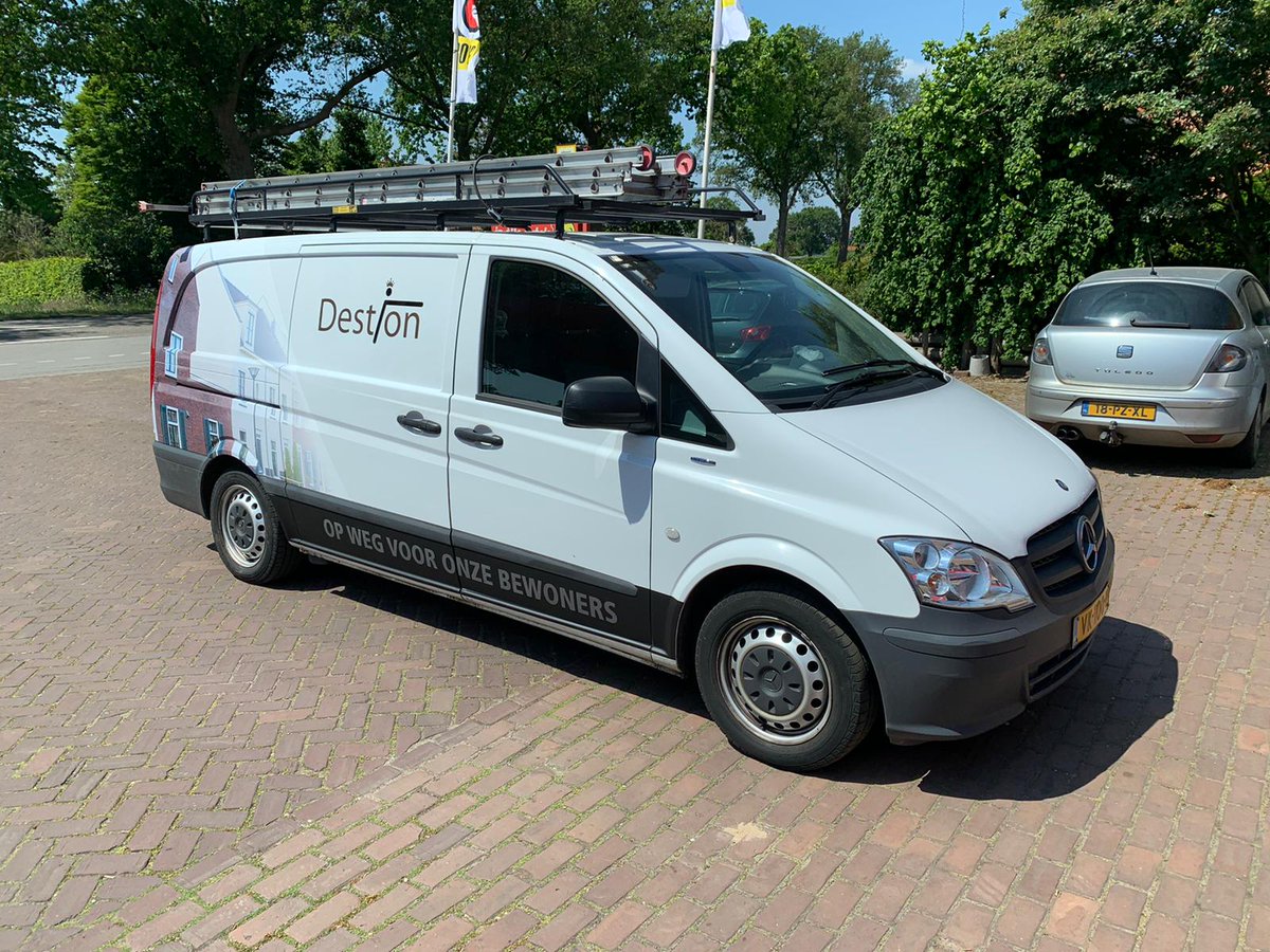Autobeletterd's tweet photo. Voor woningcorporatie #Destion uit #Gennep hebben wij recent het #wagenpark beletterd in de huisstijl van het bedrijf, zodat de medewerkers in stijl op weg kunnen voor de bewoners. Ook uw complete wagenpark laten #beletteren? https://t.co/wfpa3war1z #autobelettering https://t.co/b4gc9MYCf3