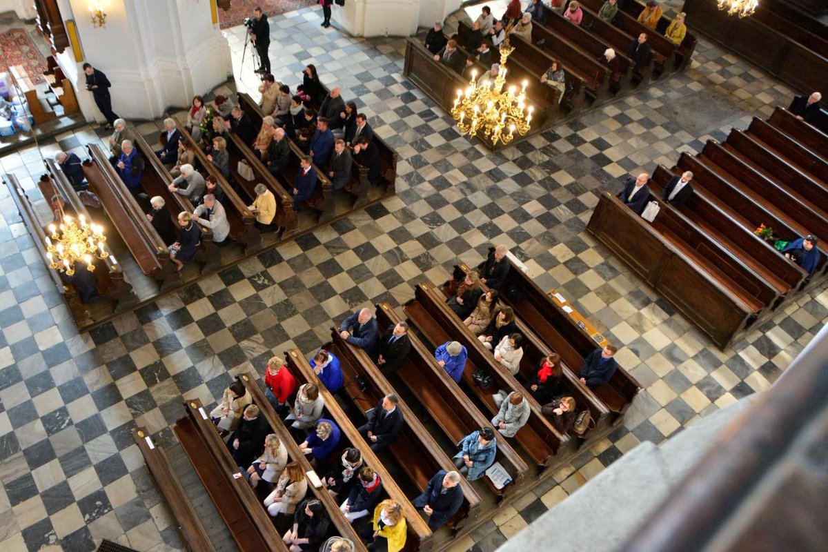 RadioOpole's tweet image. "Warunkiem jest porozumienie z rodzicami i przygotowanie dzieci". Opolskie parafie ustalają terminy Pierwszej Komunii Świętej #komunia  buff.ly/2Av8cnQ