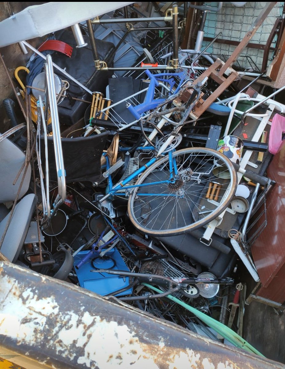 Por favor!!! NO tires tu #bici , no la abandones...tiene otra vida , donalá  al <a href="/TallerBiciGDTN/">Taller Social​ Ciclista Guindalera 🔻</a> ,siempre se puede recuperar y que llegue a @bicisparalmeria alguna ONG o alguien que la necesite ,acércarla a 
facebook.com/profile.php?id…
Hoy martes hay Taller🚲 en la sede de <a href="/pedalibre/">Pedalibre</a>