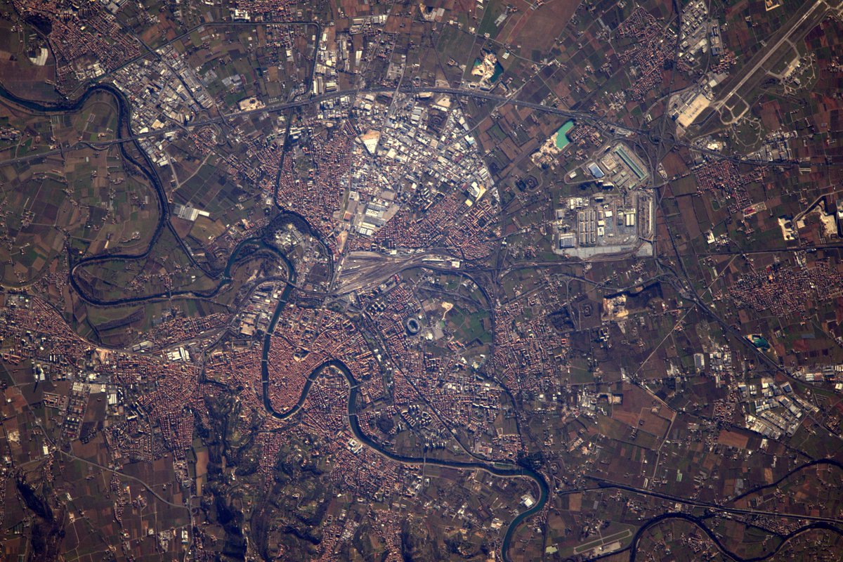 Thom_astro's tweet image. An assortment of unpublished pictures from the #ProximArchives of #Italy for its national day today! The country suffered a lot these last months, but is bouncing back, here's to better times ahead. #FestaDellaRepubblica #Italia 🇮🇹