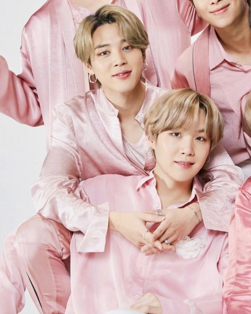 HeartsForOT7's tweet photo. This two getting bolder huh 👀 https://t.co/zN7qNR7Ftp