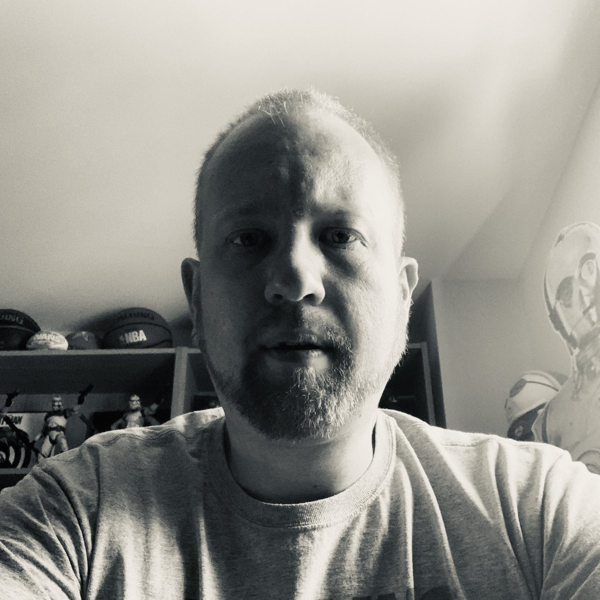 craigsmith365's tweet photo. Day 154 of my rowing to get fit challenge inspired by @davidgoggins. Added another 8km watching Code 404! 🤖🚔 Total rowed so far is 198km. No longer tracking the days missed, focussing on the positive and consequently the days rowed instead. 25/154 days rowed. 🚣🏼💪🏼 #gym #rowing https://t.co/qP9UFwVqle